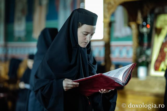 Sfânta Liturghie din Joia Mare la Mănăstirea Paltin