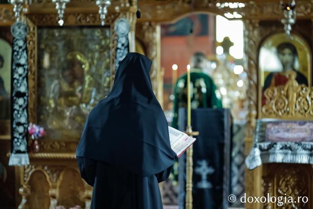 Sfânta Liturghie din Joia Mare la Mănăstirea Paltin