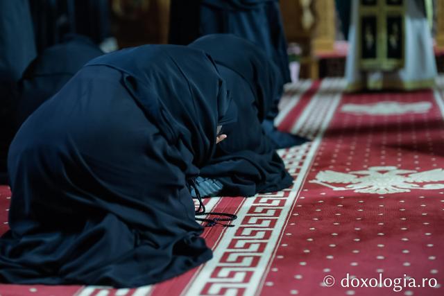 Sfânta Liturghie din Joia Mare la Mănăstirea Paltin