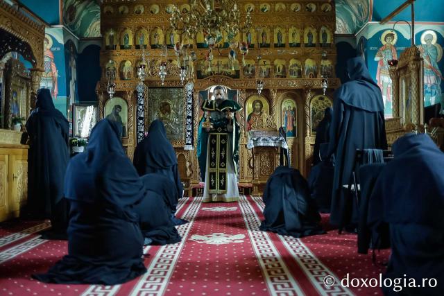 Sfânta Liturghie din Joia Mare la Mănăstirea Paltin