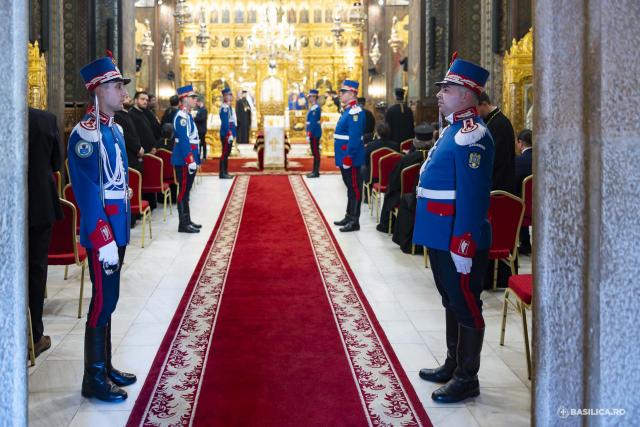 Moaștele întregi ale Sfintei Împărătese Elena au fost întâmpinate la Catedrala Patriarhală / Foto: Mircea Florescu / basilica.ro Moaștele întregi ale Sfintei Împărătese Elena au fost întâmpinate la Catedrala Patriarhală