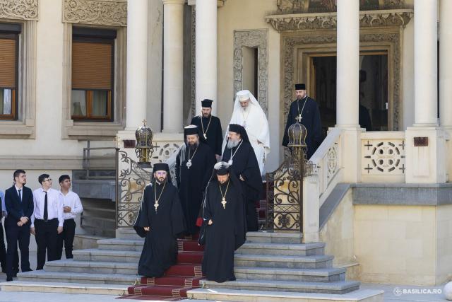 Moaștele întregi ale Sfintei Împărătese Elena au fost întâmpinate la Catedrala Patriarhală / Foto: Mircea Florescu / basilica.ro Moaștele întregi ale Sfintei Împărătese Elena au fost întâmpinate la Catedrala Patriarhală