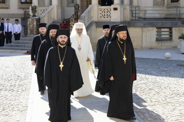Moaștele întregi ale Sfintei Împărătese Elena au fost întâmpinate la Catedrala Patriarhală / Foto: Mircea Florescu / basilica.ro Moaștele întregi ale Sfintei Împărătese Elena au fost întâmpinate la Catedrala Patriarhală