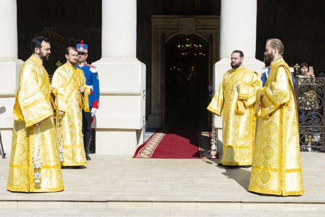Moaștele întregi ale Sfintei Împărătese Elena au fost întâmpinate la Catedrala Patriarhală / Foto: Mircea Florescu / basilica.ro Moaștele întregi ale Sfintei Împărătese Elena au fost întâmpinate la Catedrala Patriarhală