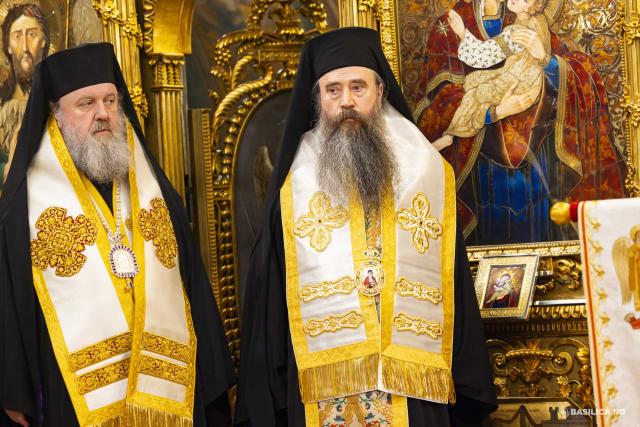 Moaștele întregi ale Sfintei Împărătese Elena au fost întâmpinate la Catedrala Patriarhală / Foto: Mircea Florescu / basilica.ro Moaștele întregi ale Sfintei Împărătese Elena au fost întâmpinate la Catedrala Patriarhală