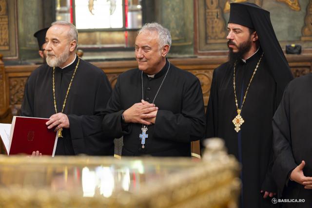 Moaștele întregi ale Sfintei Împărătese Elena au fost întâmpinate la Catedrala Patriarhală / Foto: Mircea Florescu / basilica.ro Moaștele întregi ale Sfintei Împărătese Elena au fost întâmpinate la Catedrala Patriarhală