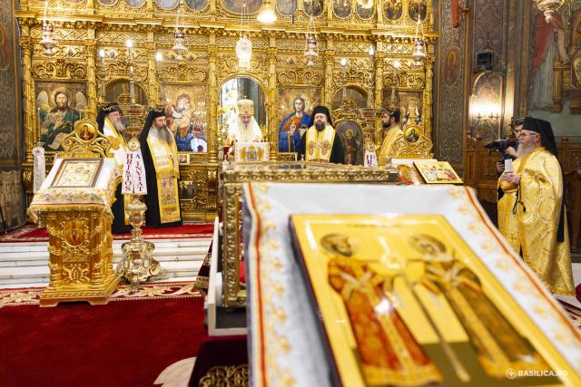 Moaștele întregi ale Sfintei Împărătese Elena au fost întâmpinate la Catedrala Patriarhală / Foto: Mircea Florescu / basilica.ro Moaștele întregi ale Sfintei Împărătese Elena au fost întâmpinate la Catedrala Patriarhală
