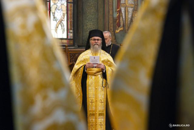 Moaștele întregi ale Sfintei Împărătese Elena au fost întâmpinate la Catedrala Patriarhală / Foto: Mircea Florescu / basilica.ro Moaștele întregi ale Sfintei Împărătese Elena au fost întâmpinate la Catedrala Patriarhală