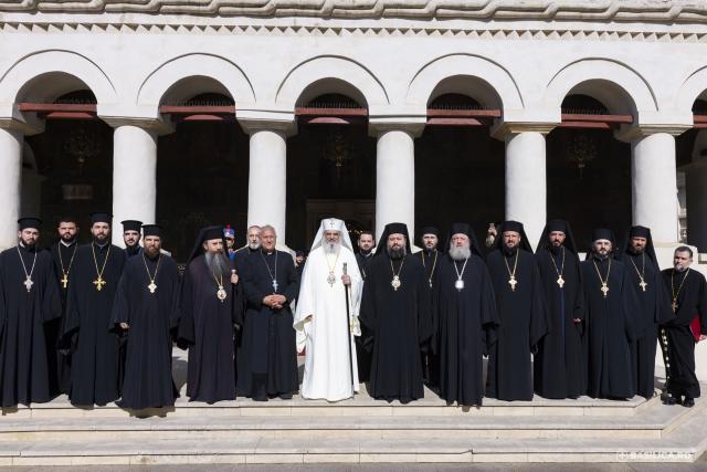Moaștele întregi ale Sfintei Împărătese Elena au fost întâmpinate la Catedrala Patriarhală / Foto: Mircea Florescu / basilica.ro Moaștele întregi ale Sfintei Împărătese Elena au fost întâmpinate la Catedrala Patriarhală