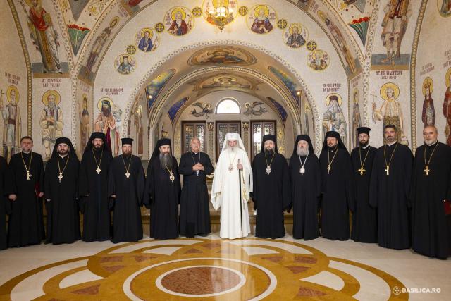 Moaștele întregi ale Sfintei Împărătese Elena au fost întâmpinate la Catedrala Patriarhală / Foto: Mircea Florescu / basilica.ro Moaștele întregi ale Sfintei Împărătese Elena au fost întâmpinate la Catedrala Patriarhală