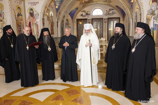 Moaștele întregi ale Sfintei Împărătese Elena au fost întâmpinate la Catedrala Patriarhală / Foto: Mircea Florescu / basilica.ro Moaștele întregi ale Sfintei Împărătese Elena au fost întâmpinate la Catedrala Patriarhală