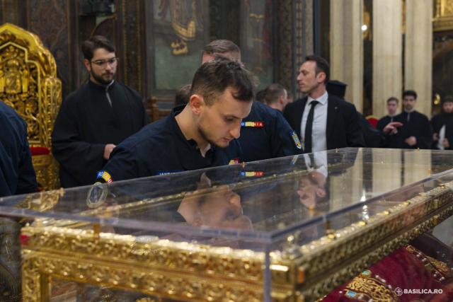 Moaștele întregi ale Sfintei Împărătese Elena au fost întâmpinate la Catedrala Patriarhală / Foto: Mircea Florescu / basilica.ro Moaștele întregi ale Sfintei Împărătese Elena au fost întâmpinate la Catedrala Patriarhală