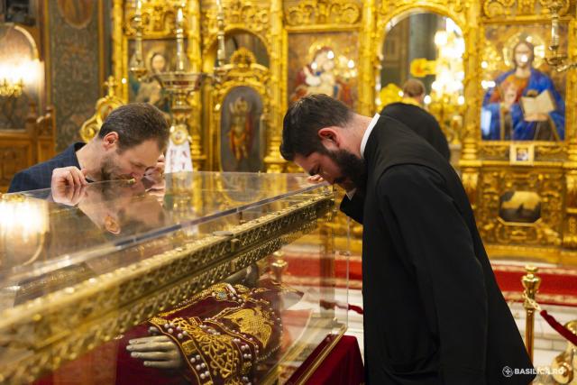 Moaștele întregi ale Sfintei Împărătese Elena au fost întâmpinate la Catedrala Patriarhală / Foto: Mircea Florescu / basilica.ro Moaștele întregi ale Sfintei Împărătese Elena au fost întâmpinate la Catedrala Patriarhală
