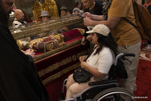 Moaștele întregi ale Sfintei Împărătese Elena au fost întâmpinate la Catedrala Patriarhală / Foto: Mircea Florescu / basilica.ro Moaștele întregi ale Sfintei Împărătese Elena au fost întâmpinate la Catedrala Patriarhală