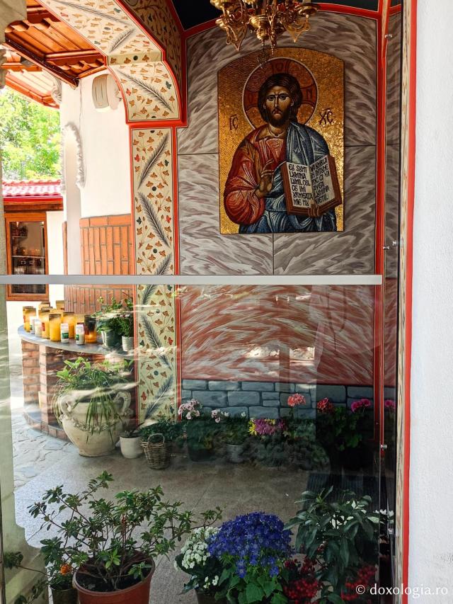 Paraclisul Sfinților Tămăduitori de la Darvari – loc de mângâiere în inima Bucureștiului