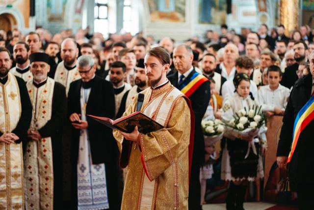 Întronizarea Preasfințitului Părinte BenedicÎntronizarea Preasfințitului Părinte Benedict ca Episcop al Sălajului / Foto: Rotund Perfectt ca Episcop al Sălajului / Foto: Rodund Perfect Întronizarea Preasfințitului Părinte Benedict ca Episcop al Sălajului