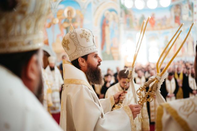 Întronizarea Preasfințitului Părinte BenedicÎntronizarea Preasfințitului Părinte Benedict ca Episcop al Sălajului / Foto: Rotund Perfectt ca Episcop al Sălajului / Foto: Rodund Perfect Întronizarea Preasfințitului Părinte Benedict ca Episcop al Sălajului