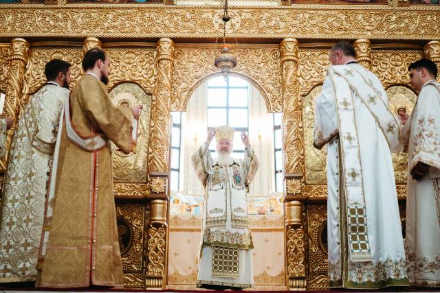 Întronizarea Preasfințitului Părinte BenedicÎntronizarea Preasfințitului Părinte Benedict ca Episcop al Sălajului / Foto: Rotund Perfectt ca Episcop al Sălajului / Foto: Rodund Perfect Întronizarea Preasfințitului Părinte Benedict ca Episcop al Sălajului