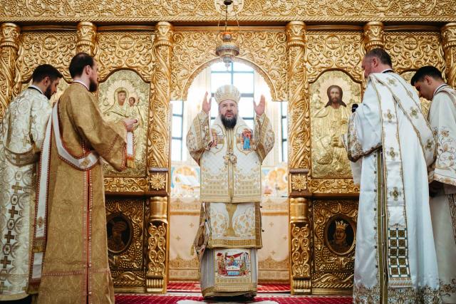 Întronizarea Preasfințitului Părinte BenedicÎntronizarea Preasfințitului Părinte Benedict ca Episcop al Sălajului / Foto: Rotund Perfectt ca Episcop al Sălajului / Foto: Rodund Perfect Întronizarea Preasfințitului Părinte Benedict ca Episcop al Sălajului