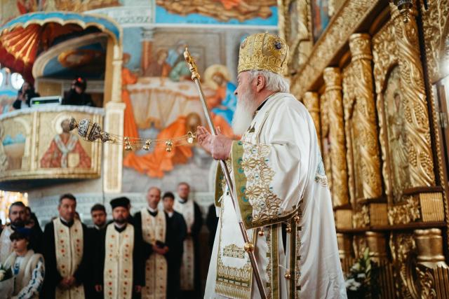 Întronizarea Preasfințitului Părinte BenedicÎntronizarea Preasfințitului Părinte Benedict ca Episcop al Sălajului / Foto: Rotund Perfectt ca Episcop al Sălajului / Foto: Rodund Perfect Întronizarea Preasfințitului Părinte Benedict ca Episcop al Sălajului