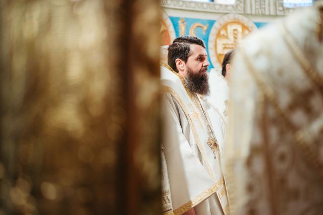 Întronizarea Preasfințitului Părinte BenedicÎntronizarea Preasfințitului Părinte Benedict ca Episcop al Sălajului / Foto: Rotund Perfectt ca Episcop al Sălajului / Foto: Rodund Perfect Întronizarea Preasfințitului Părinte Benedict ca Episcop al Sălajului
