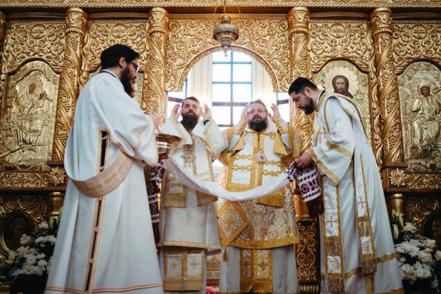 Întronizarea Preasfințitului Părinte BenedicÎntronizarea Preasfințitului Părinte Benedict ca Episcop al Sălajului / Foto: Rotund Perfectt ca Episcop al Sălajului / Foto: Rodund Perfect Întronizarea Preasfințitului Părinte Benedict ca Episcop al Sălajului