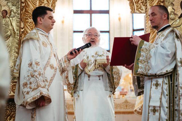 Întronizarea Preasfințitului Părinte BenedicÎntronizarea Preasfințitului Părinte Benedict ca Episcop al Sălajului / Foto: Rotund Perfectt ca Episcop al Sălajului / Foto: Rodund Perfect Întronizarea Preasfințitului Părinte Benedict ca Episcop al Sălajului