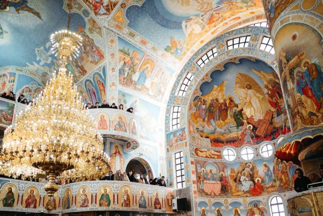Întronizarea Preasfințitului Părinte BenedicÎntronizarea Preasfințitului Părinte Benedict ca Episcop al Sălajului / Foto: Rotund Perfectt ca Episcop al Sălajului / Foto: Rodund Perfect Întronizarea Preasfințitului Părinte Benedict ca Episcop al Sălajului