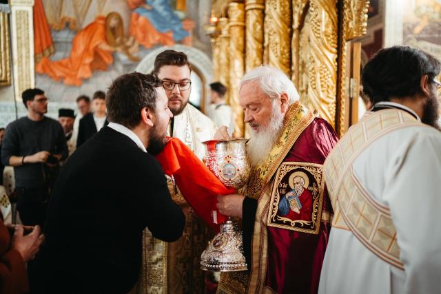 Întronizarea Preasfințitului Părinte BenedicÎntronizarea Preasfințitului Părinte Benedict ca Episcop al Sălajului / Foto: Rotund Perfectt ca Episcop al Sălajului / Foto: Rodund Perfect Întronizarea Preasfințitului Părinte Benedict ca Episcop al Sălajului