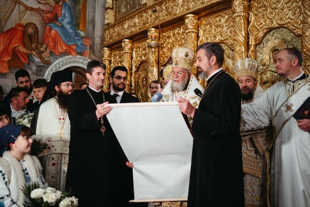 Întronizarea Preasfințitului Părinte BenedicÎntronizarea Preasfințitului Părinte Benedict ca Episcop al Sălajului / Foto: Rotund Perfectt ca Episcop al Sălajului / Foto: Rodund Perfect Întronizarea Preasfințitului Părinte Benedict ca Episcop al Sălajului