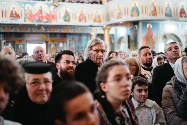 Întronizarea Preasfințitului Părinte BenedicÎntronizarea Preasfințitului Părinte Benedict ca Episcop al Sălajului / Foto: Rotund Perfectt ca Episcop al Sălajului / Foto: Rodund Perfect Întronizarea Preasfințitului Părinte Benedict ca Episcop al Sălajului