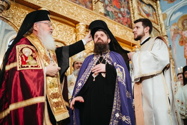 Întronizarea Preasfințitului Părinte BenedicÎntronizarea Preasfințitului Părinte Benedict ca Episcop al Sălajului / Foto: Rotund Perfectt ca Episcop al Sălajului / Foto: Rodund Perfect Întronizarea Preasfințitului Părinte Benedict ca Episcop al Sălajului