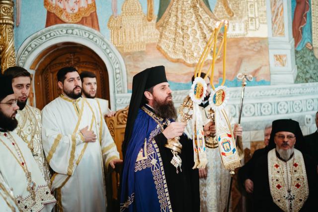 Întronizarea Preasfințitului Părinte BenedicÎntronizarea Preasfințitului Părinte Benedict ca Episcop al Sălajului / Foto: Rotund Perfectt ca Episcop al Sălajului / Foto: Rodund Perfect Întronizarea Preasfințitului Părinte Benedict ca Episcop al Sălajului