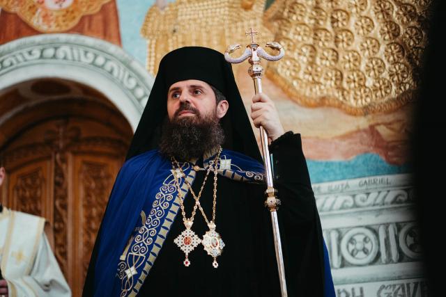 Întronizarea Preasfințitului Părinte BenedicÎntronizarea Preasfințitului Părinte Benedict ca Episcop al Sălajului / Foto: Rotund Perfectt ca Episcop al Sălajului / Foto: Rodund Perfect Întronizarea Preasfințitului Părinte Benedict ca Episcop al Sălajului