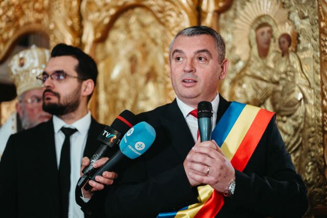 Întronizarea Preasfințitului Părinte BenedicÎntronizarea Preasfințitului Părinte Benedict ca Episcop al Sălajului / Foto: Rotund Perfectt ca Episcop al Sălajului / Foto: Rodund Perfect Întronizarea Preasfințitului Părinte Benedict ca Episcop al Sălajului