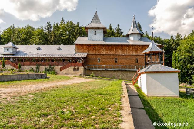 Schitul Sihăstria Crucii
