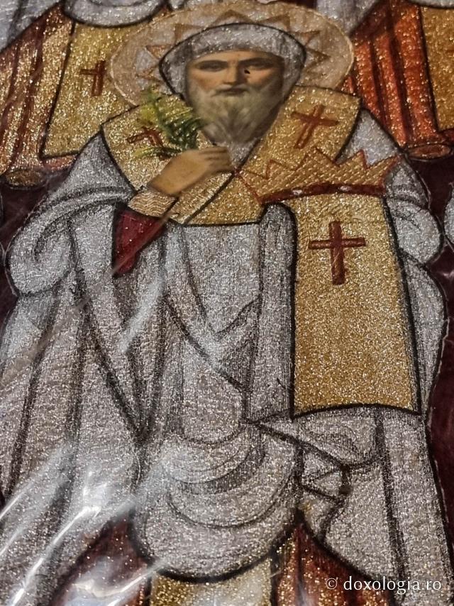 Închinare la moaștele celor 49 de călugări martiri de la Mănăstirea „Sfântul Macarie Egipteanul” / Foto: Magda Buftea Închinare la moaștele celor 49 de călugări martiri de la Mănăstirea „Sfântul Macarie Egipteanul”
