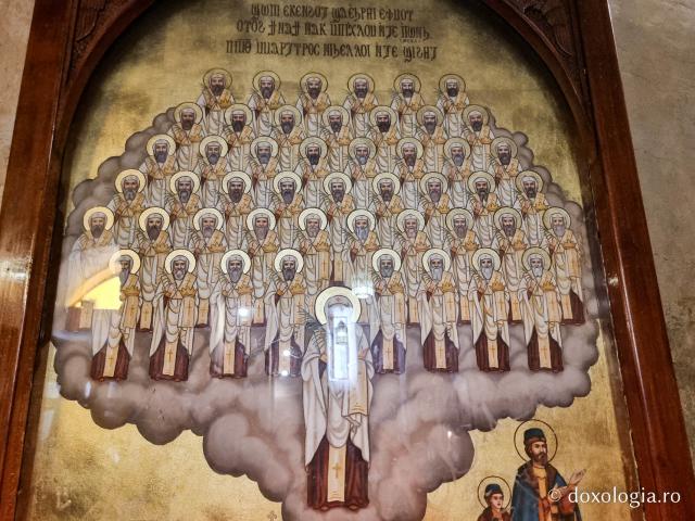 Închinare la moaștele celor 49 de călugări martiri de la Mănăstirea „Sfântul Macarie Egipteanul” / Foto: Magda Buftea Închinare la moaștele celor 49 de călugări martiri de la Mănăstirea „Sfântul Macarie Egipteanul”