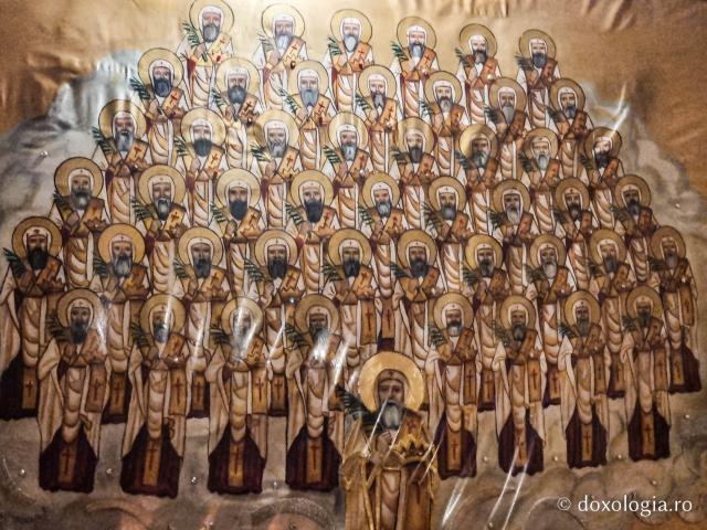 Închinare la moaștele celor 49 de călugări martiri de la Mănăstirea „Sfântul Macarie Egipteanul” / Foto: Magda Buftea Închinare la moaștele celor 49 de călugări martiri de la Mănăstirea „Sfântul Macarie Egipteanul”