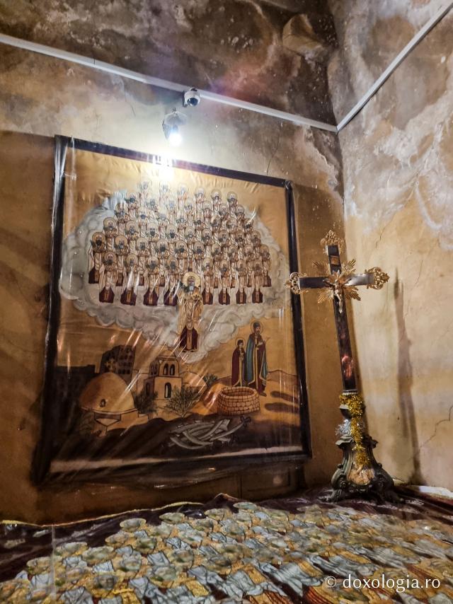 Închinare la moaștele celor 49 de călugări martiri de la Mănăstirea „Sfântul Macarie Egipteanul” / Foto: Magda Buftea Închinare la moaștele celor 49 de călugări martiri de la Mănăstirea „Sfântul Macarie Egipteanul”