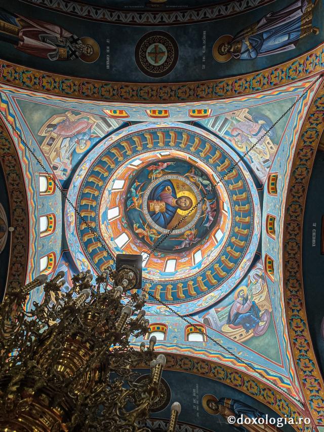 Mănăstirea Caraiman - unul dintre cele mai tinere locașuri monahale din Arhiepiscopia Bucureștilor (galerie FOTO)