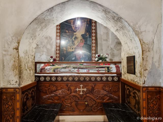 Închinare la moaștele celor trei Sfinți Macarie: Macarie Egipteanul, Macarie Alexandrinul și Macarie Cetățeanul / Foto: Magda Buftea Închinare la moaștele celor trei Sfinți Macarie: Macarie Egipteanul, Macarie Alexandrinul și Macarie Cetățeanul