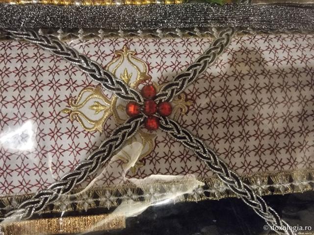 Închinare la moaștele celor trei Sfinți Macarie: Macarie Egiteanul, Macarie Alexandrinul și Macarie Cetățeanul / Foto: Magda Buftea Închinare la moaștele celor trei Sfinți Macarie: Macarie Egipteanul, Macarie Alexandrinul și Macarie Cetățeanul