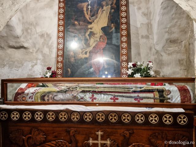 Închinare la moaștele celor trei Sfinți Macarie: Macarie Egipteanul, Macarie Alexandrinul și Macarie Cetățeanul / Foto: Magda Buftea Închinare la moaștele celor trei Sfinți Macarie: Macarie Egipteanul, Macarie Alexandrinul și Macarie Cetățeanul