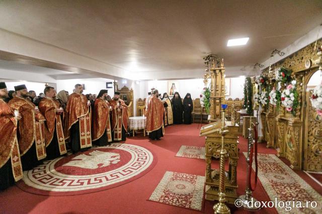 Întâmpinarea cinstitelor moaște ale Sfântului Pantelimon la Mănăstirea Hadâmbu / Foto: pr. Silviu Cluci Întâmpinarea cinstitelor moaște ale Sfântului Pantelimon la Mănăstirea Hadâmbu
