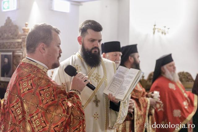 Întâmpinarea cinstitelor moaște ale Sfântului Pantelimon la Mănăstirea Hadâmbu / Foto: pr. Silviu Cluci Întâmpinarea cinstitelor moaște ale Sfântului Pantelimon la Mănăstirea Hadâmbu