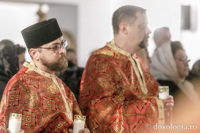 Întâmpinarea cinstitelor moaște ale Sfântului Pantelimon la Mănăstirea Hadâmbu / Foto: pr. Silviu Cluci Întâmpinarea cinstitelor moaște ale Sfântului Pantelimon la Mănăstirea Hadâmbu