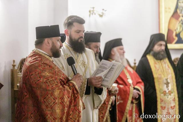 Întâmpinarea cinstitelor moaște ale Sfântului Pantelimon la Mănăstirea Hadâmbu / Foto: pr. Silviu Cluci Întâmpinarea cinstitelor moaște ale Sfântului Pantelimon la Mănăstirea Hadâmbu