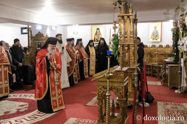 Întâmpinarea cinstitelor moaște ale Sfântului Pantelimon la Mănăstirea Hadâmbu / Foto: pr. Silviu Cluci Întâmpinarea cinstitelor moaște ale Sfântului Pantelimon la Mănăstirea Hadâmbu