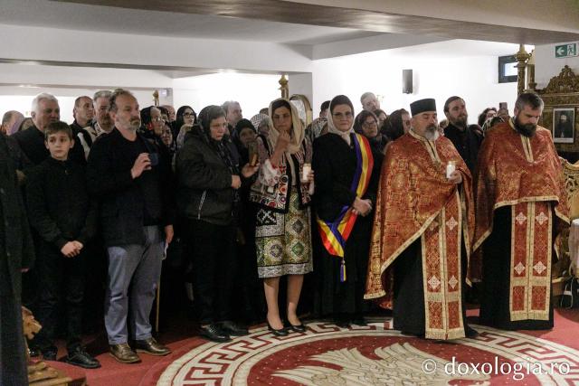 Întâmpinarea cinstitelor moaște ale Sfântului Pantelimon la Mănăstirea Hadâmbu / Foto: pr. Silviu Cluci Întâmpinarea cinstitelor moaște ale Sfântului Pantelimon la Mănăstirea Hadâmbu